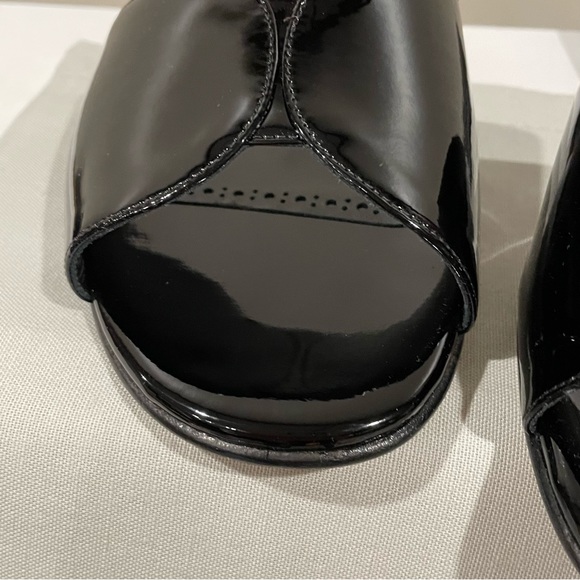 Manolo Blahnik Patent Black Flat Slide Sandals Leather HOURAMU 38 NEW $775 - Picture 5 of 16